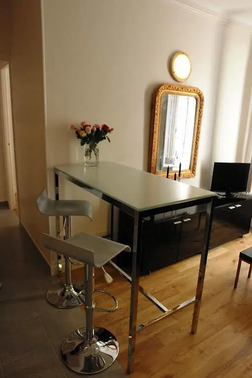Constance - Montmartre Apartment Paris